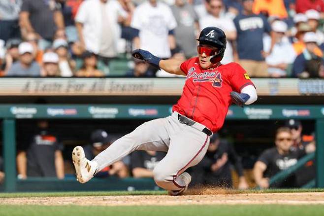 김하성이 21일(한국 시각) 디트로이트와 원정에서 9회초 안타를 치고 나간 뒤 후속 타선의 도움으로 결승 득점을 기록하고 있다. 연합뉴스