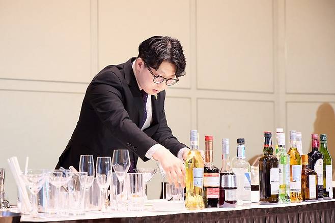 2025 한국 소믈리에 대회 결선 칵테일 제조.&nbsp;홉스코치 코리아 제공