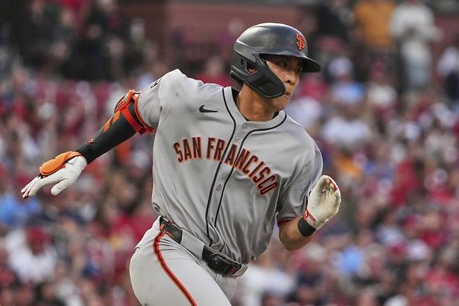 샌프란시스코 자이언츠 이정후가 21일(한국시간) LA 다저스와 원정경기에서 7연속경기 무안타의 침묵을 깨트리고 4타수 2안타로 활약했지만, 팀은 5-7로 패했다. AP뉴시스