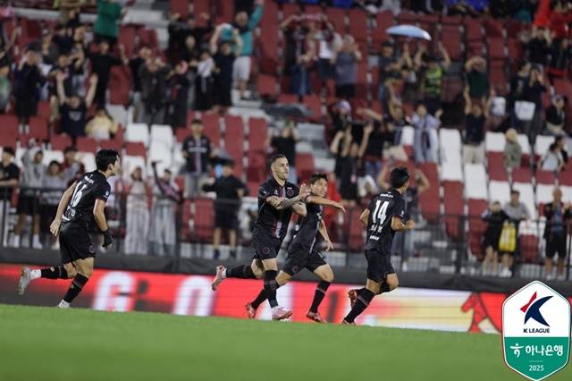 바사니의 골 세리머니. /사진=한국프로축구연맹 제공