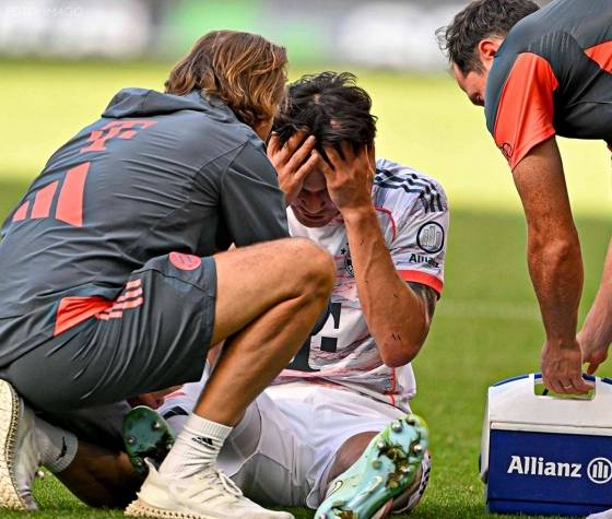 20일(한국시간) 독일 진스하임 프리제로 아레나에서 열린 호펜하임과 2025~2026시즌 분데스리가 4라운드 원정 경기 후반전 도중 김민재(가운데)가 그라운드에 쓰러져 머리를 감싸쥐고 있다. /사진=바이에른 앤 저머니 갈무리