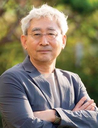 ‘트럼프 금지어 사전’을 집필한 김봉중 전남대 사학과 명예교수. 김봉중 제공&nbsp;