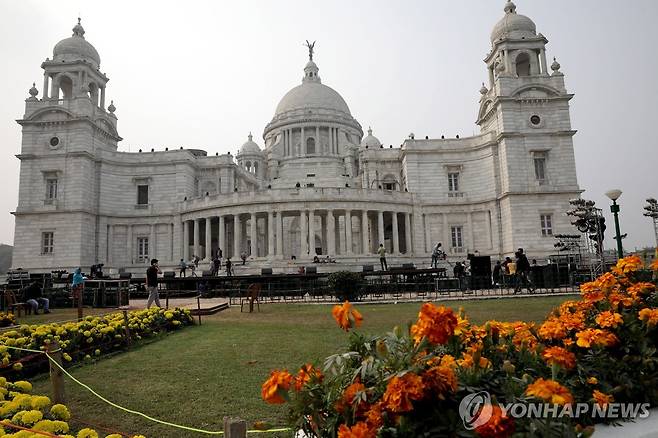 인도 콜카타 빅토리아 기념관 동인도회사 지배 당시 인도 수도였던 콜카타 내 빅토리아 기념관 모습. 빅토리아 여왕의 인도 통치 25주년을 기념한 건축물이다.
[EPA 연합뉴스 자료사진. 재판매 및 DB 금지]