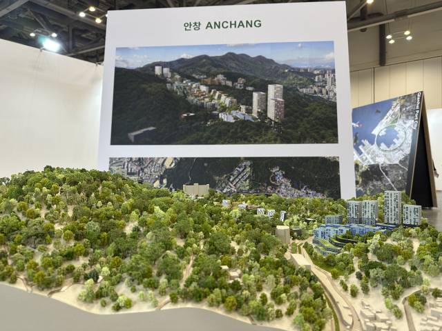 지난 17~21일 벡스코에서 열린 ‘2025 부산국제건축제’ OMA 특별전 모습. 김은영 기자 key66@