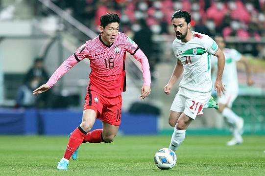 한국 축구 대표팀 스트라이커 황의조(사진 왼쪽)(사진=대한축구협회)