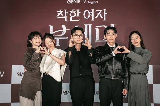 (왼쪽부터) 배우 주현영, 장윤주, 서현우, 진영, 전여빈 /사진 제공=지니TV