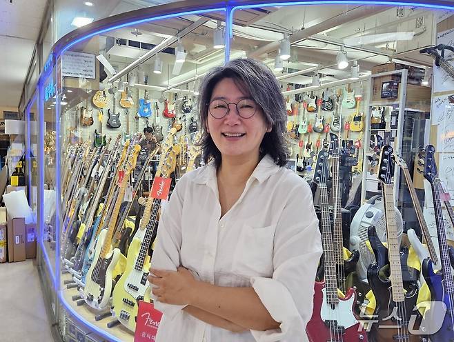 '기타쇼 낙원'을 기획한 김지연 전시기획자가 16일 종로구 낙원악기상가에서 뉴스1과의 인터뷰를 진행하고 있다. 2025.9.16/뉴스1 ⓒ News1 유채연 기자
