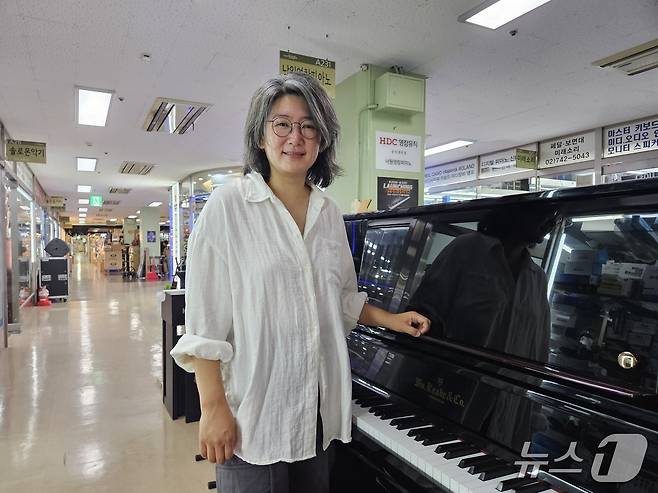 '기타쇼 낙원'을 기획한 김지연 전시기획자가 16일 종로구 낙원악기상가에서 뉴스1과의 인터뷰를 진행하고 있다. 2025.9.16/뉴스1 ⓒ News1 유채연 기자
