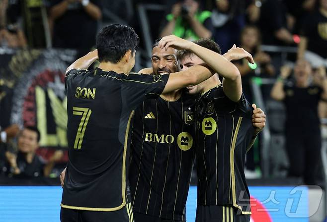 득점 후 함께 기뻐하는 LA FC 선수들ⓒ AFP=뉴스1