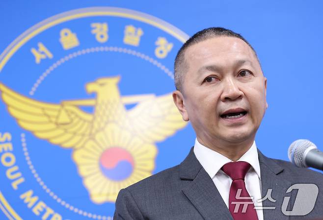 22일 오후 서울 마포구 서울경찰청 광역수사단에서 열린 태국 파타야 사기조직 검거 한·태 합동브리핑에서 탓차이 피타닐라붓 태국 경찰국 스캠TF 단장이 수사 결과를 설명하고 있다. 2025.9.22/뉴스1 ⓒ News1 오대일 기자