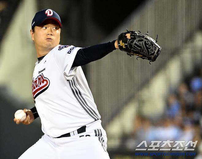 3일 잠실야구장에서 열린 삼성과 두산의 경기, 두산 이영하가 역투하고 있다. 잠실=허상욱 기자wook@sportschosun.com/2025.07.03/