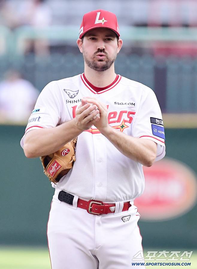 6일 인천 SSG랜더스필드에서 열린 SSG와 삼성의 경기. 선발 투구를 준비하고 있는 SSG 앤더슨. 인천=송정헌 기자songs@sportschosun.com/2025.08.06/