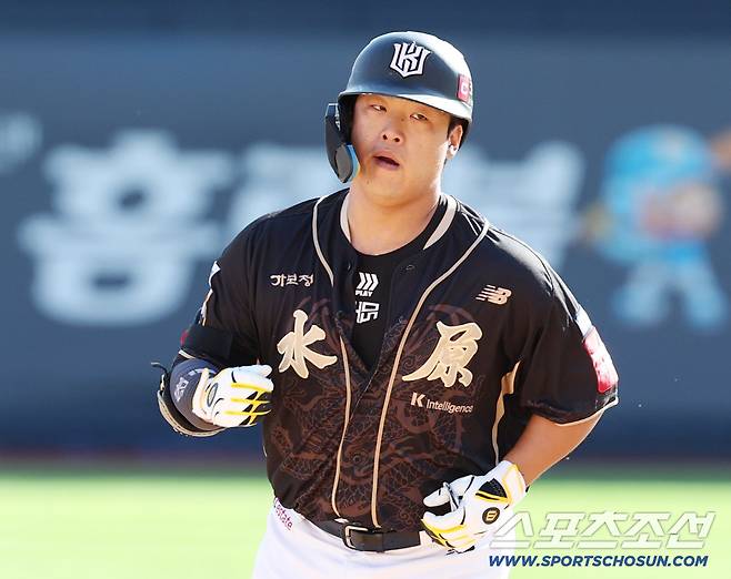 18일 수원 케이티위즈파크에서 열린 KT와 LG의 더블헤더 1차전 경기. 4회말 LG 치리노스 상대 솔로홈런을 날린 KT 강백호. 수원=송정헌 기자songs@sportschosun.com/2025.09.18/