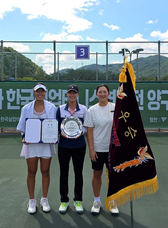 여자부 단체전에서 우승한 안동시청