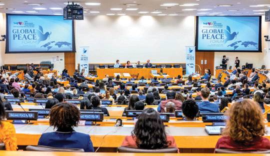 위러브유가 미국 뉴욕 유엔 본부에서 ‘국제 평화포럼’을 개최했다. 각계 전문가와 위러브유 회원 등 408명이 모여 인류의 평화로운 공존의 길을 모색했다.