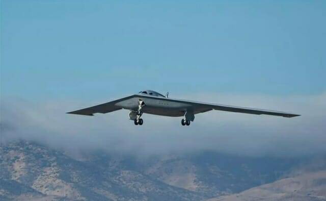 미 공군의 차세대 스텔스 핵 폭격기 'B-21 레이더 2호기가 첫 시험 비행에 성공했다. (출처=미 공군)