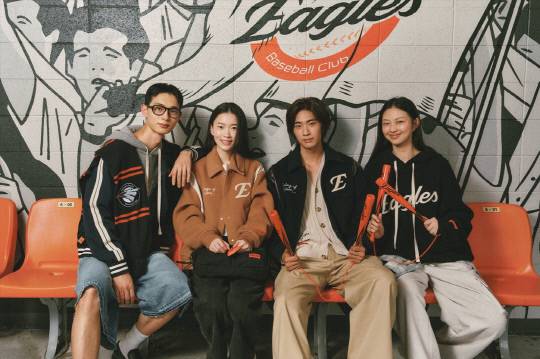 한화이글스가 컨템포러리 브랜드 세터(SATUR)와 손잡고 자켓, 가디건, 니트 후디 등 총 11종의 콜라보레이션 제품을 선보인다. 사진은 제품 화보. 레시피그룹 제공