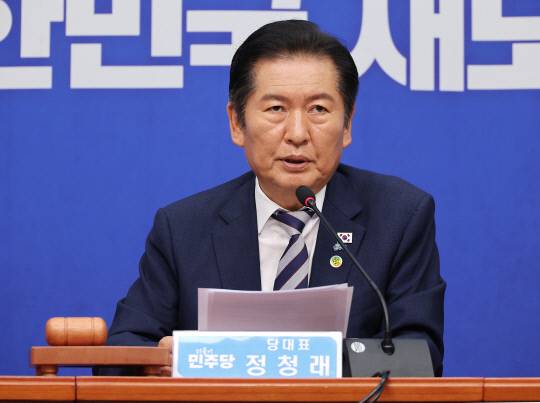 더불어민주당 정청래 대표가 22일 서울 여의도 국회에서 열린 최고위원회에 참석해 발언하고 있다.  연합뉴스