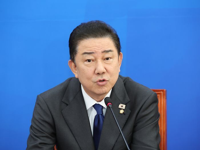 김병기 더불어민주당 원내대표가 21일 오전 국회에서 열린 취임 100일 기자간담회에서 발언을 하고 있다. ⓒ뉴시스