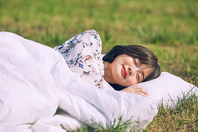 연구에 따르면 카페인을 줄이면 REM 수면과 깊은 수면 시간이 늘어나 꿈이 더 선명하게 나타난다. 전문가들은 잠자리 최소 8시간 전부터 카페인을 피할 것을 권장했다. (사진=게티이미지)