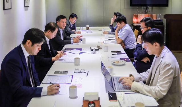 디지털타임스와 한국정보산업연합회가 11일 주최한 ‘AI G3 3년 안에 달렸다’ 특별 좌담회에서 전문가들이 의견을 교환하고 있다. 박동욱기자 fufus@