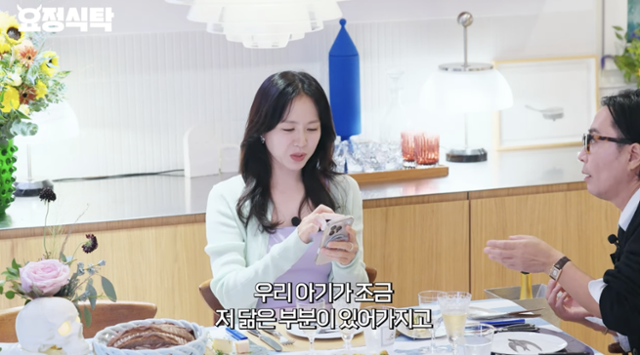 배우 손예진이 자신을 빼닮은 아들의 외모를 언급했다. 유튜브 '요정재형' 채널