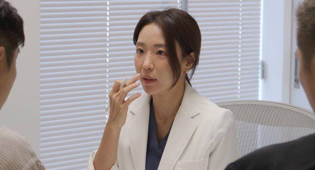 국가대표 출신 골키퍼 김영광이 피부과를 운영 중인 의사 아내와의 '동상이몽' 결혼 생활을 공개한다. SBS 제공