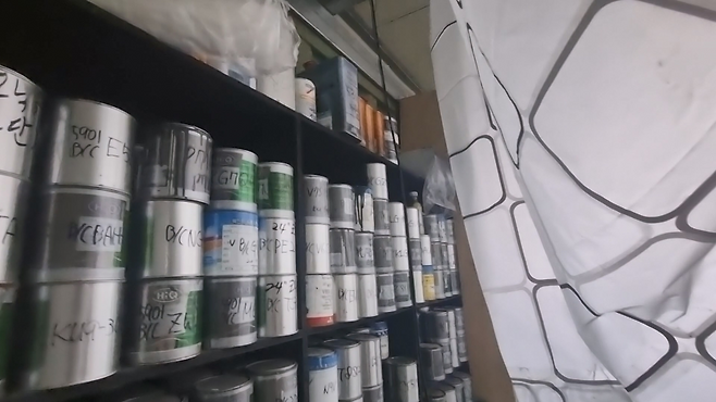 불법 도장에 사용된 페인트 (제주자치경찰단 제공)