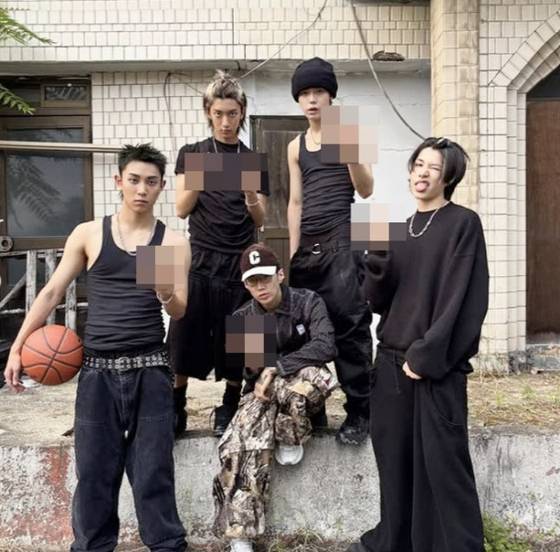 가수 박재범과 그가 제작한 아이돌 그룹 롱샷. SNS 캡처