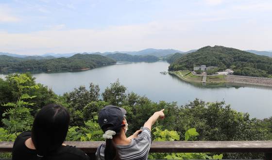 청주시 대청댐 전망대에서 바라본 대청호의 모습. 연합뉴스