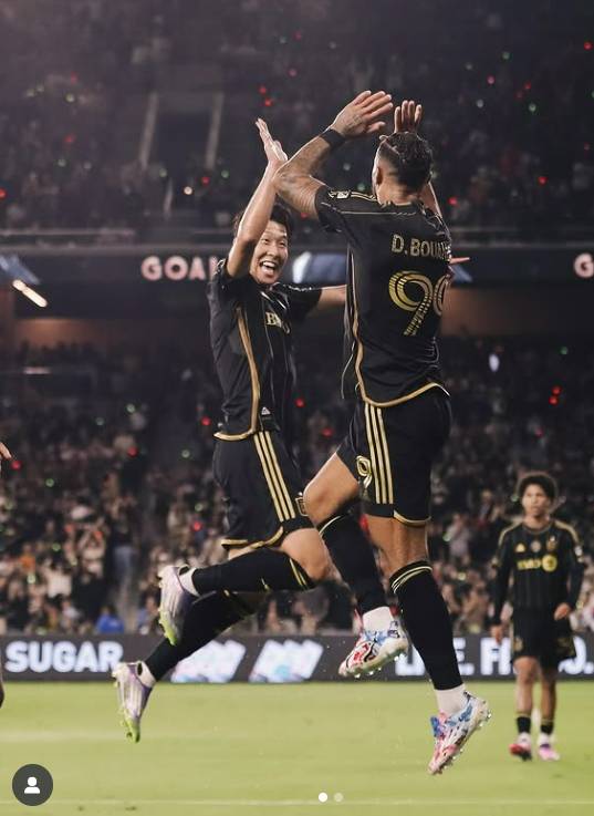 골을 합작한 손흥민과 부앙가가 동시에 점프하며 하이파이브하는 새로운 세리머니를 펼쳤다. [사진 LAFC 인스타그램]