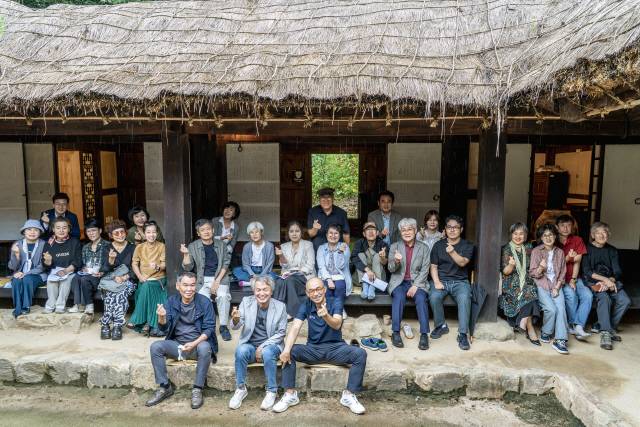 ▲ 김유정문학촌(촌장 원태경)은 19일 김유정 생가에서 토크콘서트 ‘문학으로 춘천 읽기’를 개최했다.