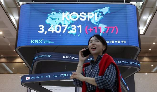 15일 서울 여의도 한국거래소 현황판에 주가가 표시돼있다. /한국경제 김범준 기자