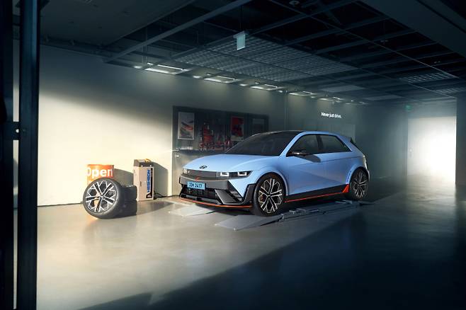 현대자동차가 아이오닉 5 N 신규 트림 '에센셜'을 출시했다. 현대차&nbsp;