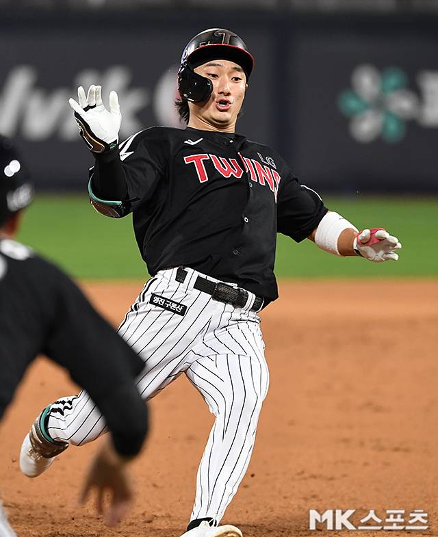 신민재는 생애 첫 골든글러브와 마주할 수 있을까. 사진=천정환 기자