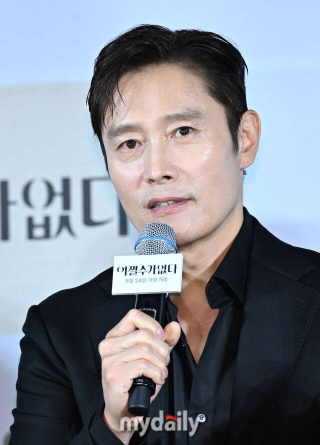 배우 이병헌이 22일 서울 용산아이파크몰 CGV에서 진행된 영화 '어쩔수가없다' 시사회에 참석했다. / 한혁승 기자