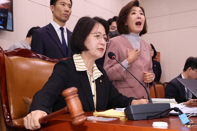 멈추지 않는 '추.나 대전. 연합뉴스