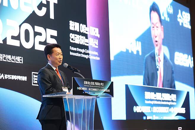 22일 오후 수원컨벤션센터에서 열린 ‘G-BIO WEEK X AI CONNECT with G-FAIR 2025’에서 고영인 경기도 경제부지사가 축사하고 있다. 경기도 제공