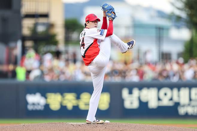 KIA 양현종은 20일 광주 NC전서 KBO리그 최초 11시즌 연속 세 자릿수 탈삼진을 기록했다. 그는 올해 이탈없이 선발진을 지키며 여러 대기록에 조금씩 다가서고 있다. 사진제공｜KIA 타이거즈