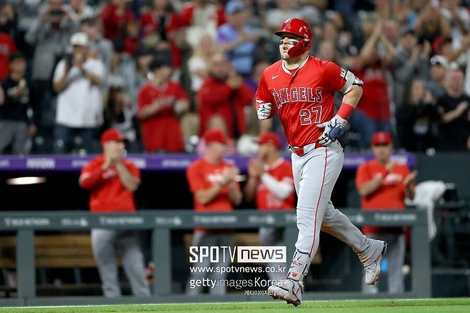 ▲ LA 에인절스 마이크 트라웃이 21일 콜로라도 로키스전에서 개인 통산 400홈런을 달성했다.