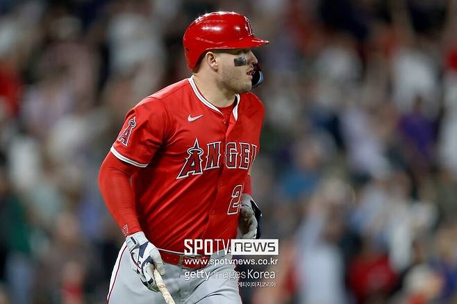 ▲ LA 에인절스 마이크 트라웃이 21일 콜로라도 로키스전에서 개인 통산 400홈런을 달성했다.