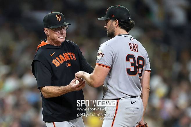 ▲ 멜빈 감독은 이정후 기용과는 별개로 투수 교체나 경기 운영에서 많은 비판을 받고 있다