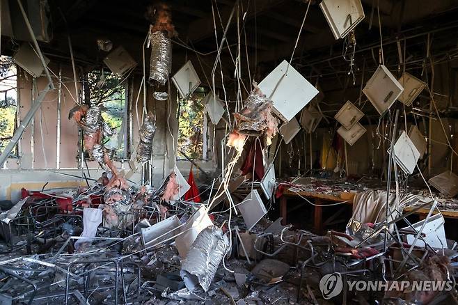 드론 공습에 망가진 학교 [타스 연합뉴스 자료사진 재판매 및 DB 금지]