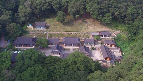 진주시 청곡사 전경. / 진주시