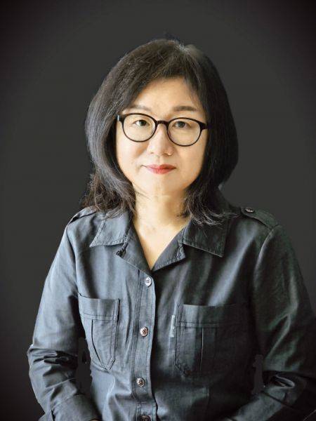 토지문학제 평사리문학대상 수필 부문 수상자 송명화 씨. 사진=하동군