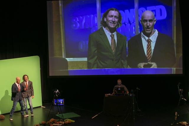 24일 오후 부산문화회관 대극장에서 개최될 2025 부산국제공연예술마켓(비팜) 개막 공연은 연극, 무용, 음악, 다원 장르의 갈라 공연으로 준비된다. 사진은 엄빌리컬 브라더스의 '더 디스트렉션' 라이브 코미디 쇼. 비팜 제공