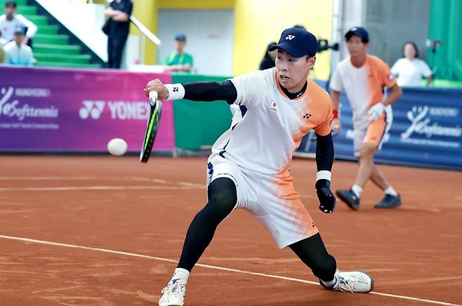 문경 아시아소프트테니스선수권대회에서 3관왕을 차지한 세계 최강 우에마츠 도시키(일본). 채널에이 자료