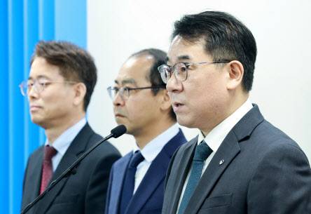 이승우 주가조작 근절 합동대응단장이 23일 서울 영등포구 한국거래소 서울사무소에서 ‘불공정거래 행위 관련 사건 1호’ 브리핑을 하고 있다. (사진=연합뉴스)