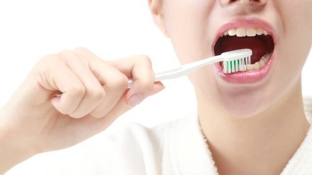 아침엔 식사 전 양치하는 것이 좋다는 말이 있다. 사실일까?|출처: 클립아트코리아