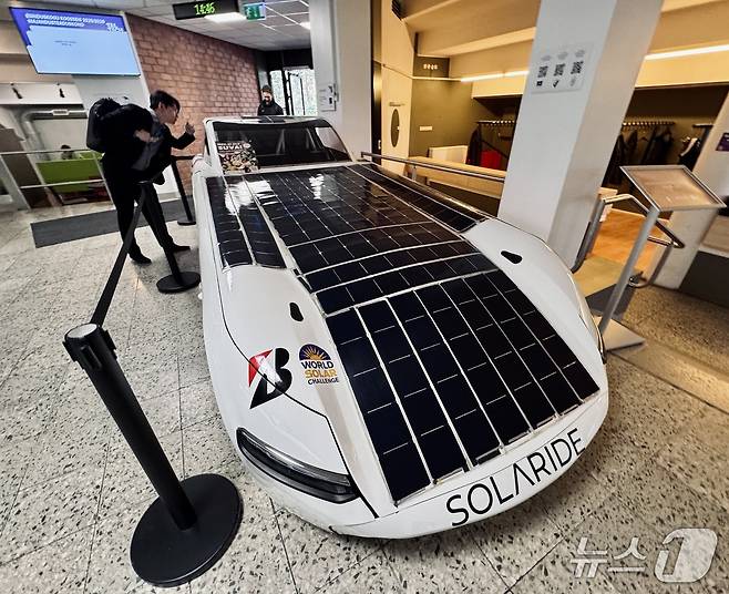 민관학 연계 청년 연구단체 '솔라라이드'(Solaride)가 만든 태양광 기반 관리 도구 탑재 태양광 발전 차량 ⓒ 뉴스1 황덕현 기자